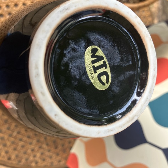 Vintage Japanese Lacquered Black Iris Vase w/Gold Trim - Picture 10 of 14